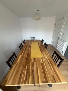 4-Bed Contractor Friendly House Long Stays Welcome