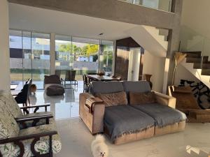 Conforto hospitalidade relax condomínio com piscina