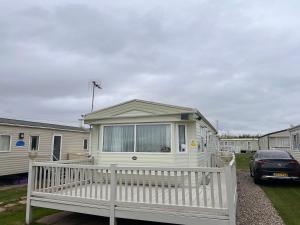 A & C Coastal Hideaway with outside Decking