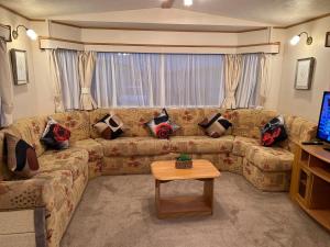 A & C Coastal Hideaway with outside Decking