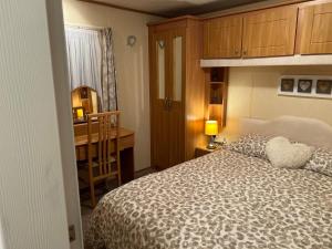 A & C Coastal Hideaway with outside Decking