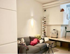 Cozy Modern 1 Bedroom Apartment 15 Min from Duomo