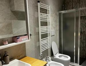 Cozy Modern 1 Bedroom Apartment 15 Min from Duomo