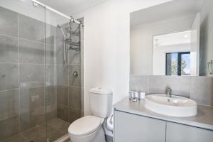 Spacious Tarneit Home with Private Garden