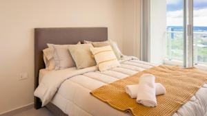 Loft with Balcony and Rooftop Pool - The Avenue