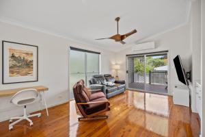 Bright 3-Bed Home in Leafy Annerley