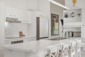 Bright 3-Bed Home in Leafy Annerley