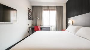 Standard Double or Twin Room room in Ilunion Suites Madrid