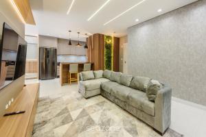 Aptos em prédio a 90 m da praia de Perequê - RIHs