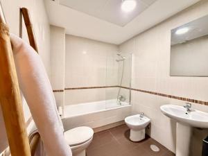 Amplio piso céntrico con piscina en Málaga