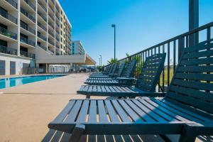 Island Winds West 380