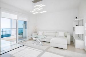 3 BEDROOM OCEAN VIEW PENTHOUSE WITH PRIVATE TERRACE & jACUZZI