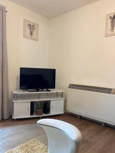 Cozy Northolt Hideaway 1BR with FREE Wifi and Street Parking