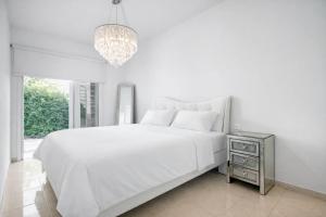 3 BEDROOM OCEAN VIEW PENTHOUSE WITH PRIVATE TERRACE & jACUZZI