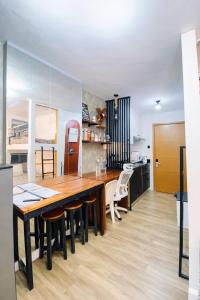 Antara-QueenBed-Balcony-HotShower-WorkStation-WashingMachine-FullKitchen