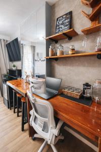 Antara-QueenBed-Balcony-HotShower-WorkStation-WashingMachine-FullKitchen