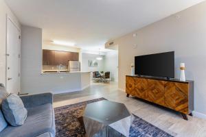 Spacious 3BR | Pool, Gym, Near Beach & Speedway