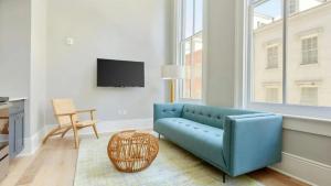 3 Units Steps to Bourbon St the French Quarter The Harlequin by AvantStay