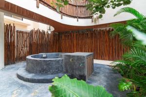 Penthouse with Rooftop Plunge Pool - Distant Ocean