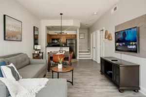 Disney-Area 3BR Townhome | Sleeps 9 | Pool + Gym