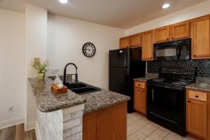 Disney-Area 3BR Townhome | Sleeps 9 | Pool + Gym