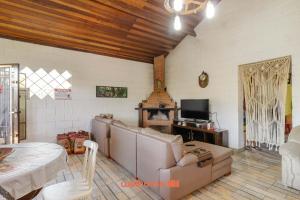 Casa em Igarata com Acesso ao Lago e Piscina