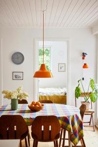 Personally Furnished Holiday Home Near The Beach