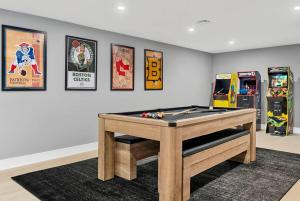 Boston Harvard Elegant Mansion Spa Bath & Entertainment Level
