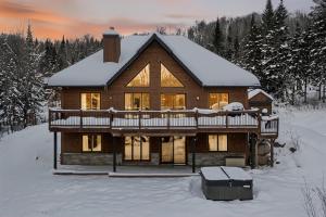 Luxurious Scandinavian Golf Chalet with Private Spa