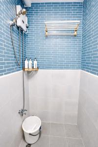 Near Airport Beach SwimmingPool HotShower NoElevator Plumera Mactan Condo