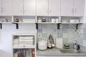 Near Airport Beach SwimmingPool HotShower NoElevator Plumera Mactan Condo