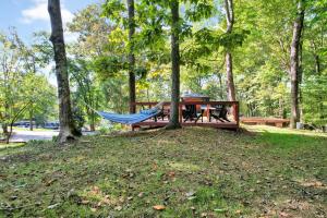 Cleveland Guesthouse, 1 Gig Internet, Fire Pit