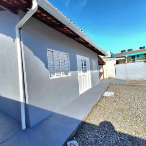 Casa completa 300 metros do Beto Carrero e 500 metros da Praia de Armação