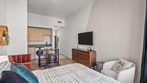 Culver Lofts B by AvantStay Steps to the Beach Restaurants Modern Studio