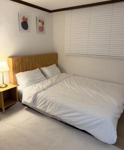 Hongdae or Itaewon 20minutes Maximum 6 people