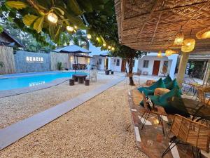 Acacia Sunset Village Inn