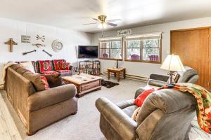 Steps to Skiing! Mtn-View Haven in Dtwn Red River