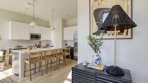 Sleeps 16 2 Modern Townhomes Minutes to Broadway Lischey 98 Degrees by AvantStay