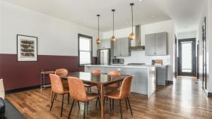 Linda Emmylou Patsy by AvantStay 3 Unit Buyout w 11BR in Heart of Nashville