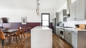 Linda Emmylou Patsy by AvantStay 3 Unit Buyout w 11BR in Heart of Nashville