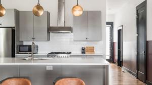 Linda Emmylou Patsy by AvantStay 3 Unit Buyout w 11BR in Heart of Nashville