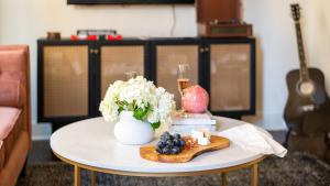 Hart Suite Buyout 7 by AvantStay Two Nashville Town Houses w Stunning Amenities Design