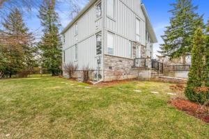 Beautiful 3BR Old Town Home Steps to Queen St