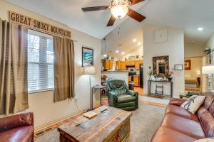 Arts and Crafts Townhome with Smokies View and Foosball