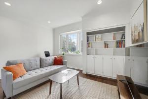 1 Bed Suite Steps to Bloor