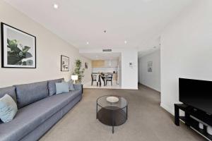 Stylish QV 2BR City Stay & Views