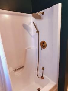 Tahoe Thunderbird Suite with Fireplace