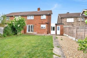 Large group stays in Bedford Contractors Welcome