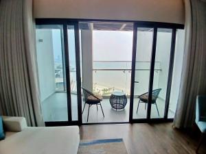 Homestay Alacarte Ha Long with sea view