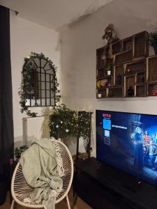 Pb155, balcony with street view